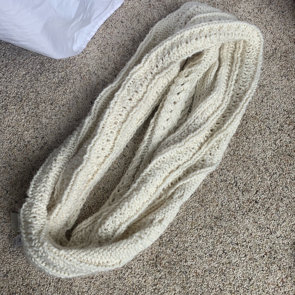 white knit scarf